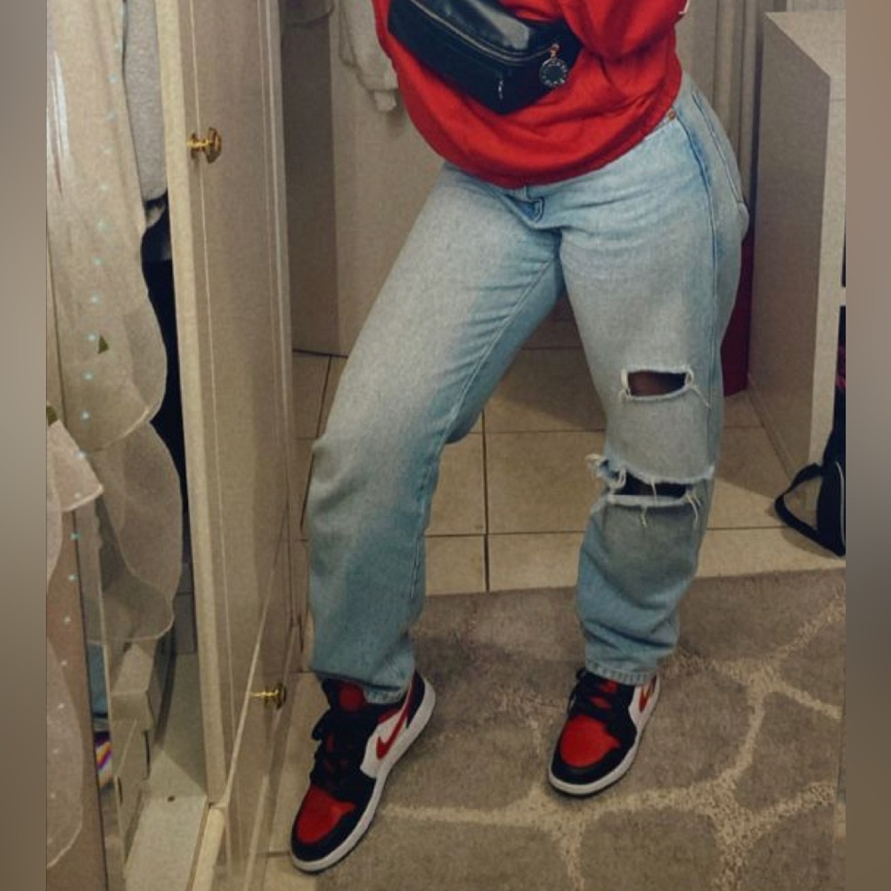 Jordan 1 Mid Red & Black